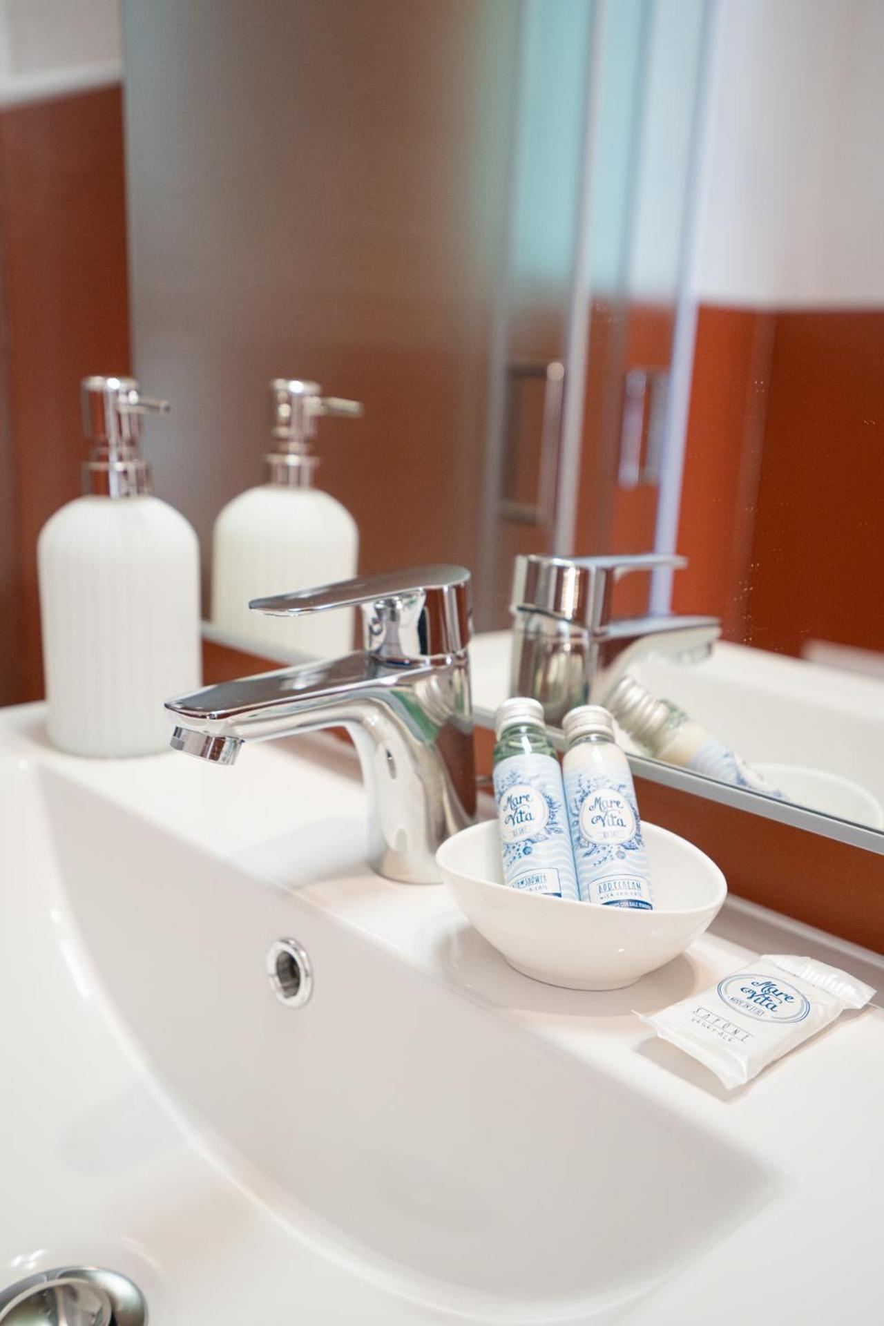 Ambra Holiday Rooms - Rooms & Beach San Teodoro  Esterno foto