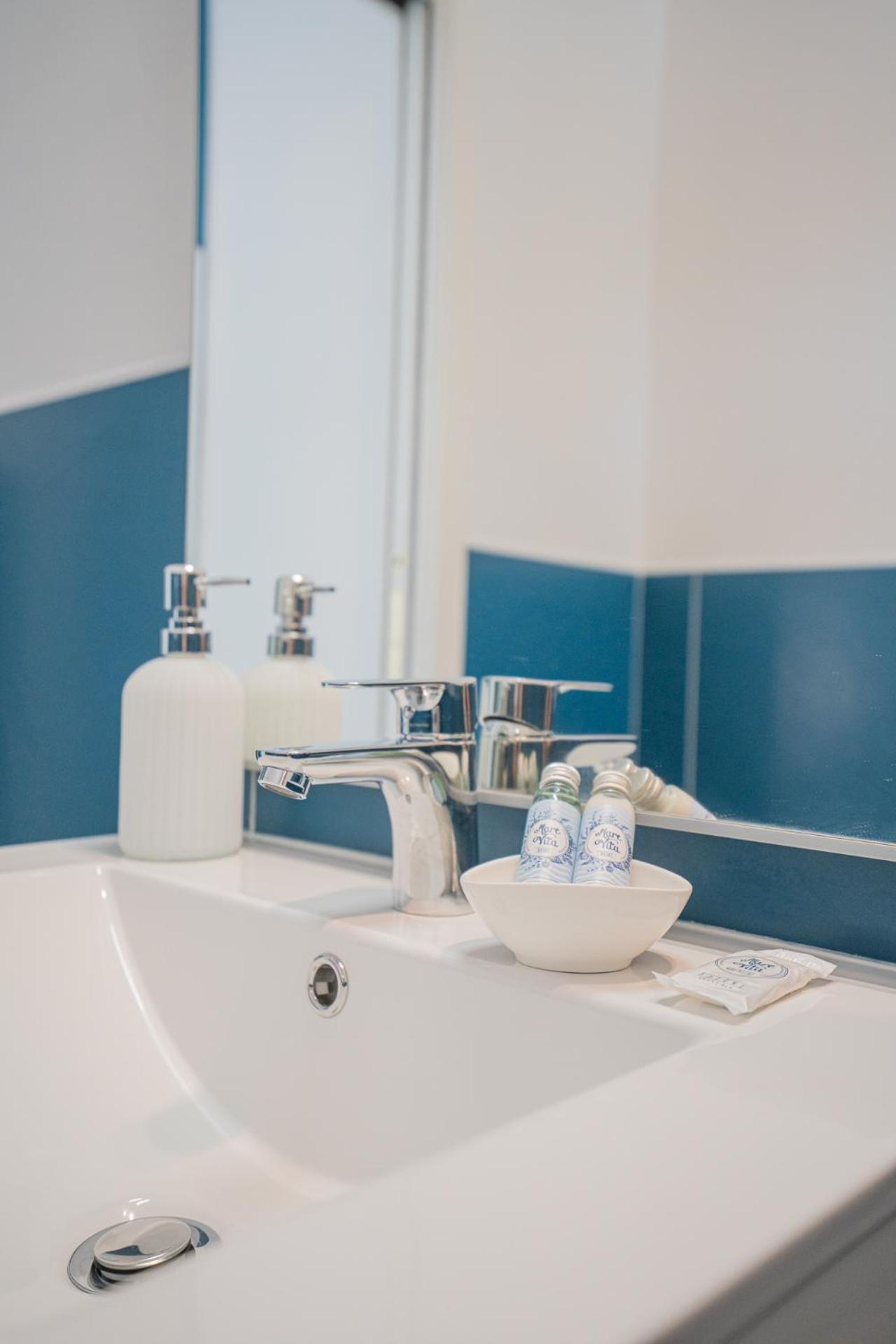 Ambra Holiday Rooms - Rooms & Beach San Teodoro  Esterno foto